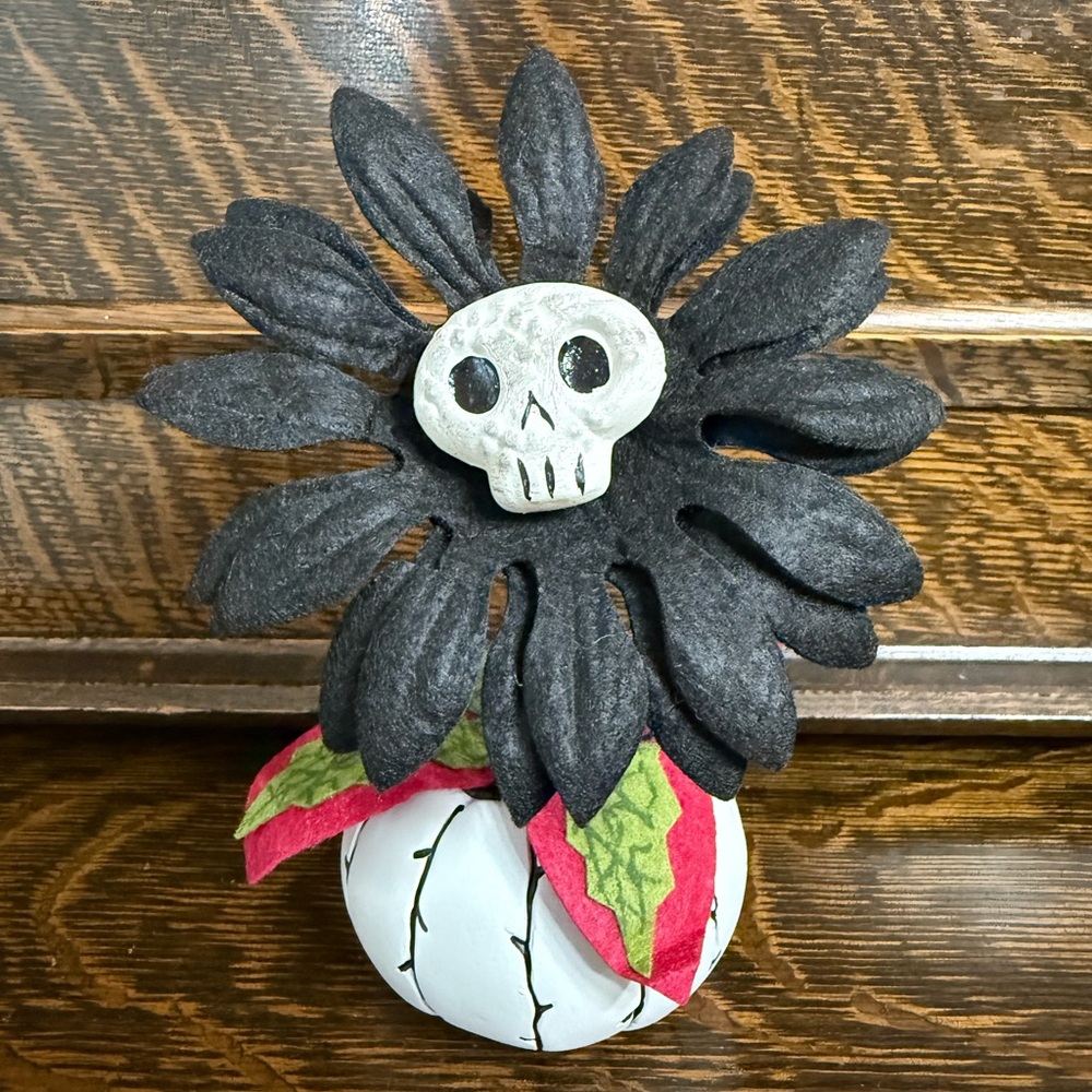 Target Hyde & Eek! Ghoulish Garden Dreadful Daisy Halloween Plant